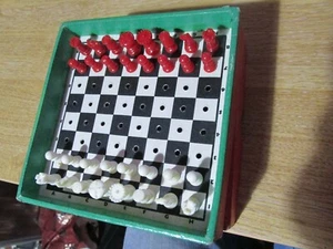 Vintage Pocket Chess Set K&C Ltd Red vs White - Picture 1 of 3