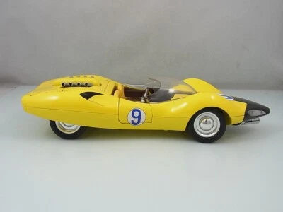 Ertl Racer X Shooting Star 9 Speed Racer 1:18 Giallo Auto Classica Modellino - Immagine 1 di 4