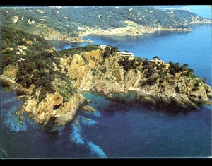 CAP BENAT / BORMES-LES-MIMOSAS (83) VILLAS , CAP BLANC en vue aérienne en 1982 - Afbeelding 1 van 2
