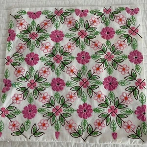 Pottery Barn Kinder Kissenbezug Rosa Blumen Grün Blätter Pailletten Reißverschluss Gewaschen 14x14 - Bild 1 von 8