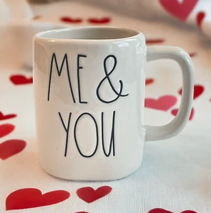 Taza de café blanca doble corazón Rae Dunn Artisan Collection de Magenta Me & You - Imagen 1 de 7