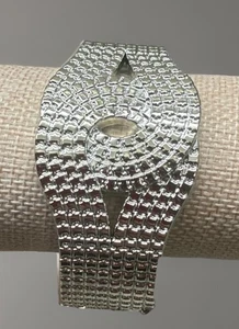 Brillant strukturiert geometrisch Silber aufklappbar Acryl Armband - Bild 1 von 9