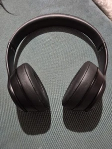 Genuine Beats Solo 3 Wireless Bluetooth Headphones - Black AS NEW - Picture 1 of 6