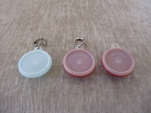 (3) Vintage blau & rot Tupperware Mini Wonderlier Schüssel Deckel Schlüsselanhänger 1306/1307 - Bild 1 von 10