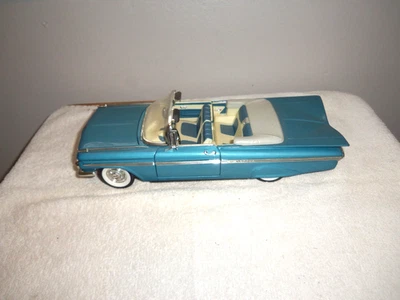 Винтажный литой автомобиль 2001 Road Signature «1959 Chevy Impala кабриолет» (1:18) - Изображение 1 из 4