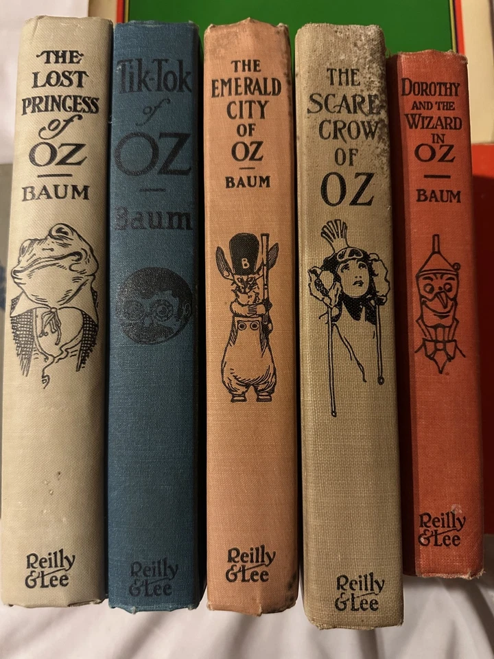 vintage books  the Oz series, written by L. Frank Baum published by Reilly & Lee Foto 1 de 4