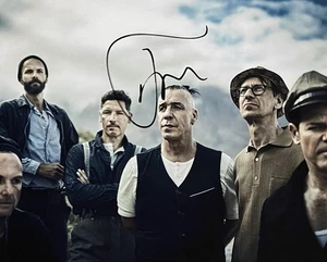 FOTO 8X10 AUTOGRAFIADA DE TILL LINDEMANN RAMMSTEIN - Imagen 1 de 1