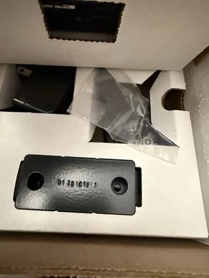 D-Link DGS-1008G 8-Ports Gigabit Ethernet Switch Open Box - Image 1 of 4