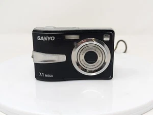 Sanyo S770 Black Point and Shoot Camera PARTS or REPAIR only - Picture 1 of 6