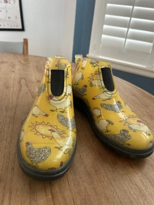 Zuecos de pollo de goma amarilla Sloggers para mujer talla 10 hechos en EE. UU. Foto 1 de 4