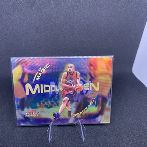 Grant Hill 2000-01 Fleer Mystique #5 “MIDDLE MEN” HOLO INSERT SP MAGIC 🔥🔥 - Picture 1 of 2