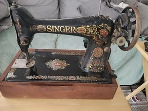 Beautiful Antique Singer Sewing Machine G0064940 Red Eye *Rare *See Description* - Picture 1 of 9