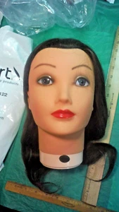 Cabeza de maniquí Hairart 13" Debbie #4122 marrón estrecho hasta los hombros cabello humano - Imagen 1 de 4