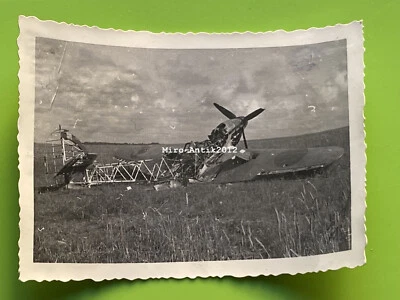 Foto, Segunda Guerra Mundial, avión francés destruido en tierra, Francia (N) ... - Imagen 1 de 2