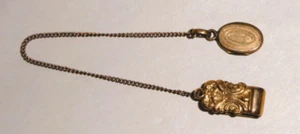 Viktorianische elegante Uhr Anhänger ~ goldfarbene Kette ~ verzierter Clip ~ ovales Medaillon Anhänger - Bild 1 von 7