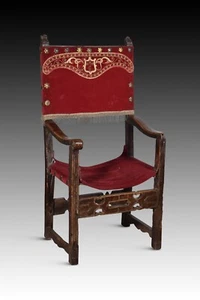 Friar armchair (frailero). Walnut wood, textile. Spain, 16th century. - Picture 1 of 6