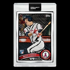 Tarjeta Topps Project 2020 207 - 2011 Mike Trout de Joshua Vides (con caja) en mano - Imagen 1 de 2