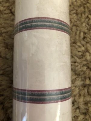 Papel tapiz York Wallcoverings doble rollo crema con verde y malva -56 pies cuadrados Foto 1 de 4