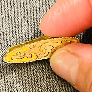 SIGNED HT CO. EDWARDIAN/VICTORIAN LINGERIE CLIP WITH WORKING CLIP HAND CHASED - Picture 1 of 5