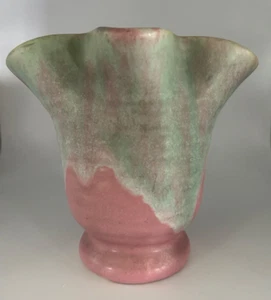 Camark pottery rose green overflow pinched flower top ripple design 1928-mid 30s - Picture 1 of 6