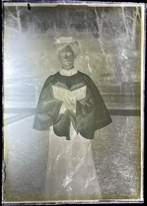 ANTIGUA PLACA DE VIDRIO FOTO NEGATIVO Imagen de una mujer con libro tamaño 5X7 -06 - Imagen 1 de 2