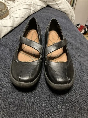 Gancho/bucle de cuero sintético negro con correa cruzada Mary Jane 8M Bare Traps para mujer Foto 1 de 4