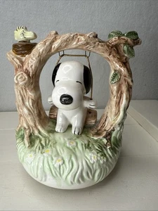 Carillon girevole ceramica dipinta Peanuts Snoopy & Woodstock 1972 altalena Aviva - Foto 1 di 4