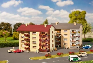 N Scale Buildings - 232304 - 2 Apartment buildings - Kit - Picture 1 of 3