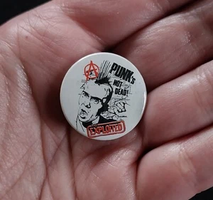 RARE Vintage ~ THE EXPLOITED PUNKS NOT DEAD Band Music Pin Pinback Button Badge - Picture 1 of 7