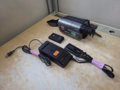 Sony Handycam CCD-TRV11 Video8 Camcorder With Power Adaptor - Image 1 of 4