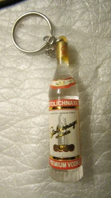 Llavero Stoli Stolichnaya Premium Vodka Miniatura Botella Lucite Foto 1 de 3