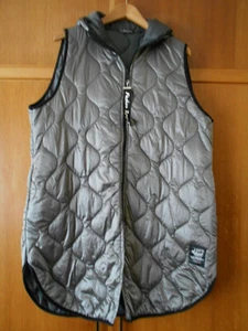 Fashion Review Italy Stepp Weste + Kapuze 46 / 48 silber Farben schwarz wie neu - Bild 1 von 4