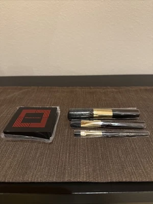 Elizabeth Arden Juego de 3 Cepillos y Cubierta Compacta Apilable con Espejo Foto 1 de 3