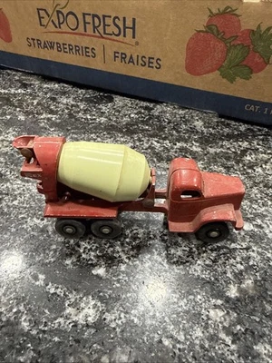 Camión mezclador de concreto Rex muy raro hecho por Ertl, Rex Chainbelt Inc juguete fundido a presión Foto 1 de 4