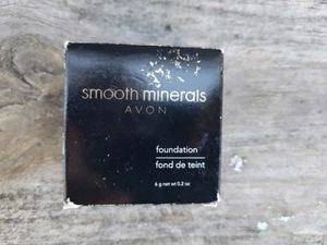 AVON Smooth Minerals pressed powder foundation - sand beige Sable Beige M104 - Picture 1 of 4