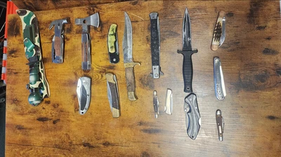 Lote De 15 Cuchillos De Bolsillo Multiherramienta Cuchillos Varios Usados Foto 1 de 4