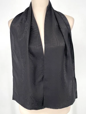 Bufanda Sacha For Basha Scarves Inc negra sobre negra 100 % seda Japón estampado paisley Foto 1 de 4