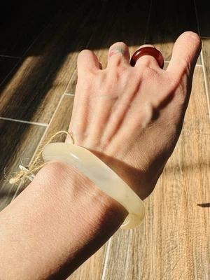 Brazalete de ágata ondulada natural 53 mm Foto 1 de 4