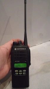 Motorola HT1250 UHF 403-470 MHZ 4W 128CH Two Way Radio AAH25RDF9AA5AN W/Batt - Zdjęcie 1 z 6