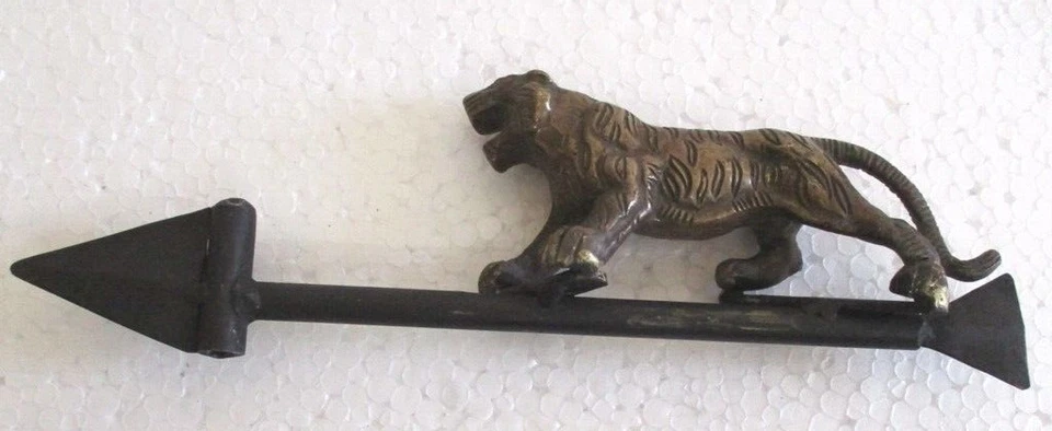 Valetas de bronce Tiger. Detallado Foto 1 de 4