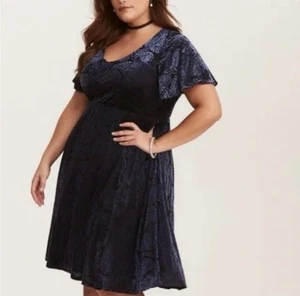 Torrid blau Samt Ausbrenner Kleid Damen 2X Flatterärmel gefüttert Rock - Bild 1 von 9