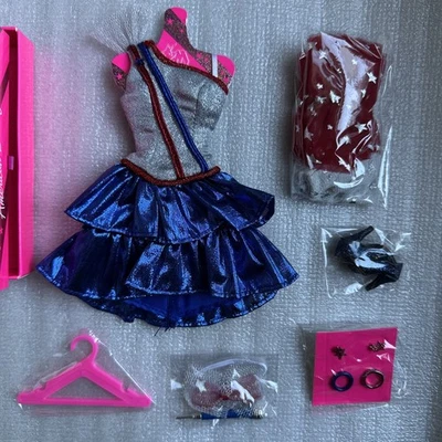 Integrity Toys Jem MÚSICA MEDLEY MODAS Jem y Hologramas TRAJE DE BELLEZA AMERICANO Foto 1 de 4