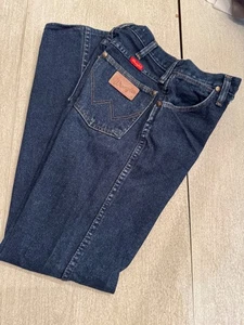 Pantalones de mezclilla Wrangler de colección para hombre 28X30 azul oscuro corte vaquero occidental rodeo EE. UU. 14 MWZ - Imagen 1 de 14