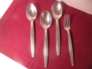 Cubiertos de acero inoxidable Mikasa Trio 3 cucharas soperas 7 7/8" y 1 tenedor para ensaladas 7 1/4" - Imagen 1 de 4