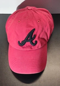 Gorra gorra de béisbol Atlanta Braves correa de cuero trasera roja negra adulto '47 marca MLB - Imagen 1 de 9