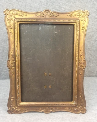 Антикварная декоративная латунная стоящая рамка для картин в стиле модерн 4 x 5-3/4 дюйма C. 1901 - Изображение 1 из 4
