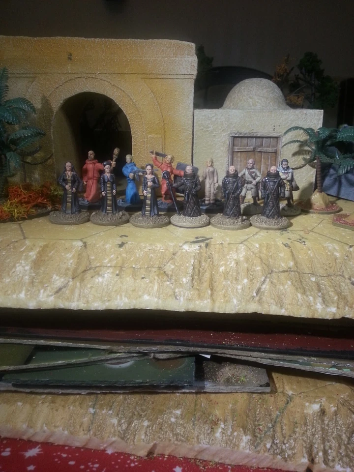 28mm Ancients Future Scifi Dune well painted & based x 12 figures. - Image 1 of 4