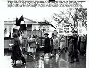 1957 Press Photo Pro-Trujillo Dominican Republic Government Protest White House - Picture 1 of 2
