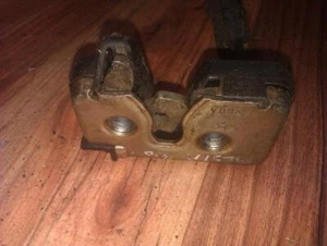 Ford Fiesta 2003 Door Lock Mechanism - front left side 2s61a43102b #46881-26 - Bild 1 von 1