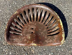 Antique Cast Iron TRACTOR SEAT P 28 IMPLEMENT Primitive Farmhouse Decor RUSTIC - Picture 1 of 3